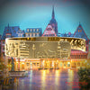 Goldfarbener Armreif mit Reliefs bekannter Motive der Stadt Frankfurt