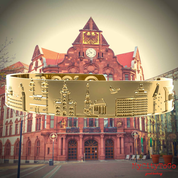 A golden bracelet from MyCityToGo with famous motifs and coordinates of the German city Dortmund