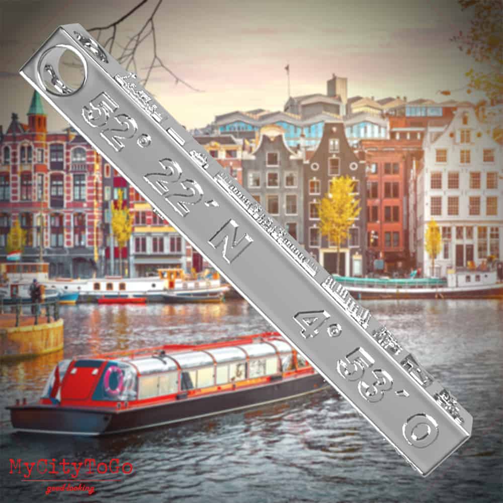 Stabanhänger aus Edelstahl mit Motiven und Koordinaten der Stadt Amsterdam als Relief