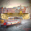 Goldfarbener Armreif mit Reliefs bekannter Motive der Stadt Amsterdam