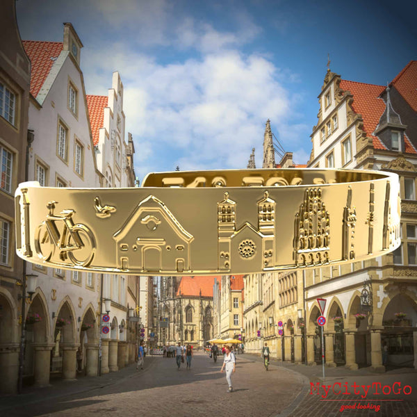 Goldfarbener Armreif mit Reliefs bekannter Motive der Stadt Münster