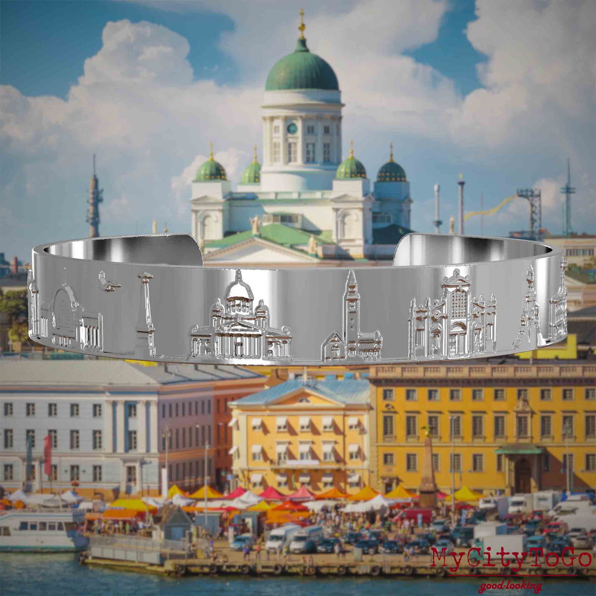 Versilberter Armreif mit Reliefs bekannter Sehenswürdigkeiten der Stadt Helsinki. Den Hintergrund bildet eine Ansicht der Stadt Helsinki.