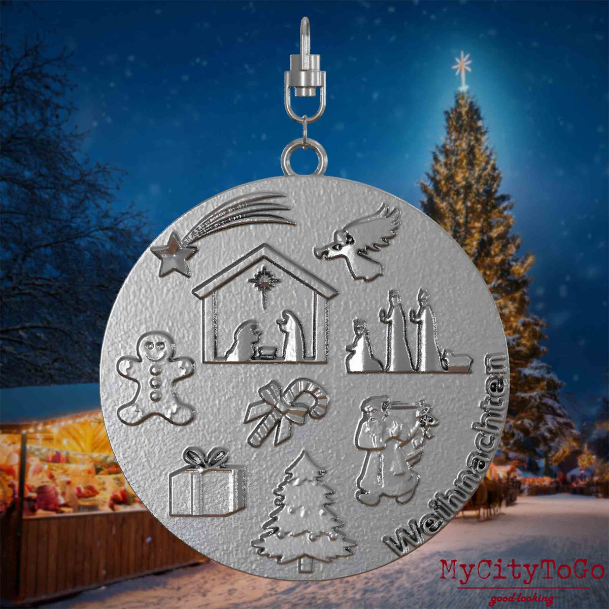 Halskette mit Drehwirbel und Rückseite eines Schmuckanhängers aus Edelstahl, auf dem Reliefs bekannter Weihnachst- und Wintermotive abgebildet sind. Den Hintergrund bildet ein naechtliches Weihnachtsmotiv.