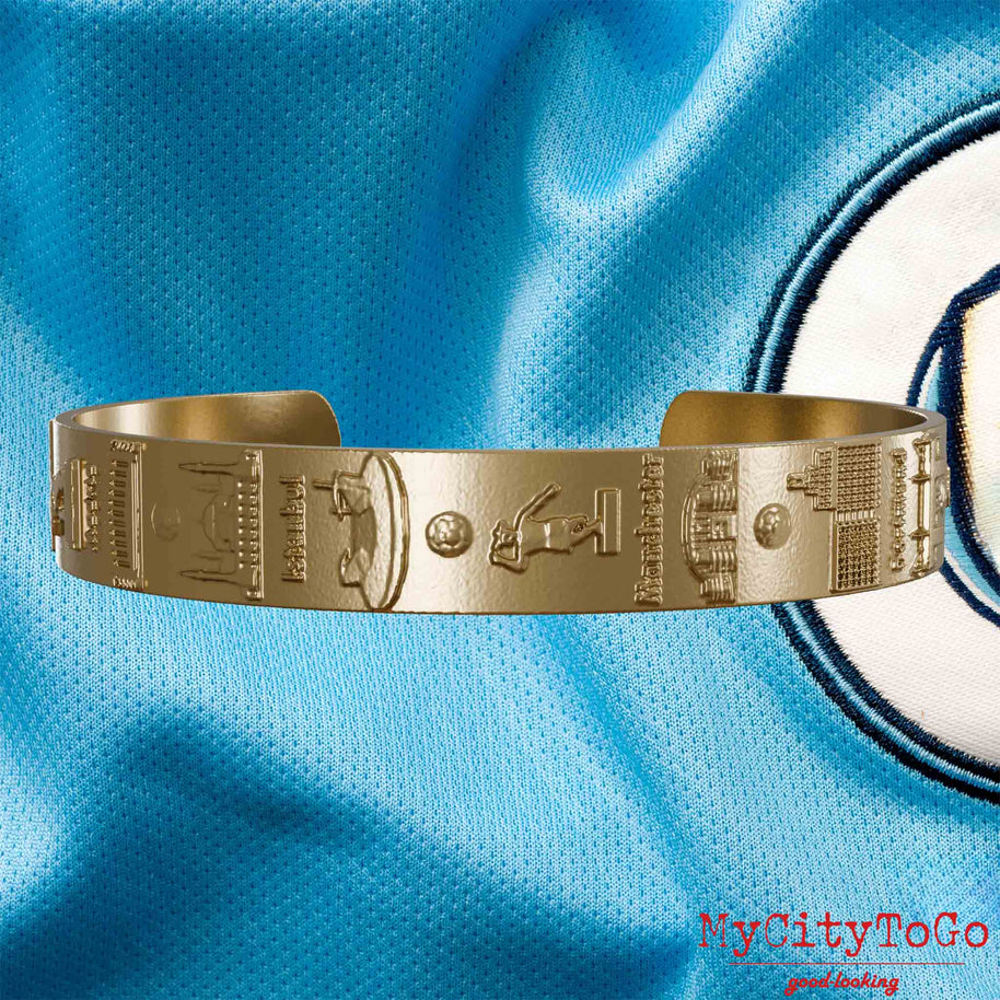 Armreif aus vergoldetem Edelstahl mit Reliefs der Stadien und Sehenswürdigkeiten der Spielorte während der Champions-League-Saison 22/23 von Manchester City