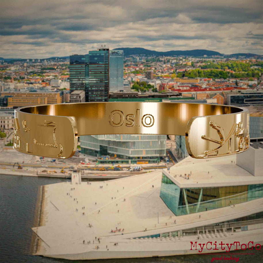 Innenseite eines vergoldeten Armreifs mit Reliefs bekannter Sehenswürdigkeiten der Stadt Oslo und einer Gravur des Stadtnamens. Den Hintergrund bildet eine Ansicht der Stadt Oslo.