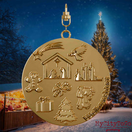 Halskette mit Drehwirbel und Rückseite eines Schmuckanhängers aus vergoldetem Messing, auf dem Reliefs bekannter Weihnachst- und Wintermotive abgebildet sind. Den Hintergrund bildet ein naechtliches Weihnachtsmotiv.