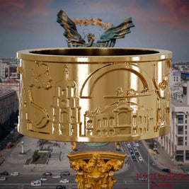 Vergoldeter Ring mit Reliefs bekannter Sehenswürdigkeiten der Stadt Kiew. Den Hintergrund bildet eine Ansicht der Stadt Kiew.