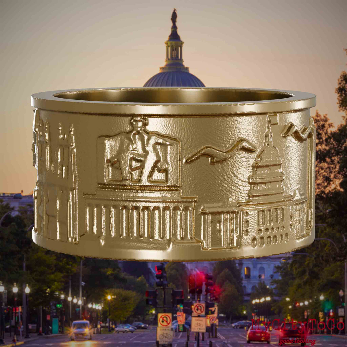 Ring aus vergoldetem Edelstahl mit Reliefs bekannter Sehenswürdigkeiten der Stadt Washington. Den Hintergrund bildet eine Ansicht der Stadt Washington.