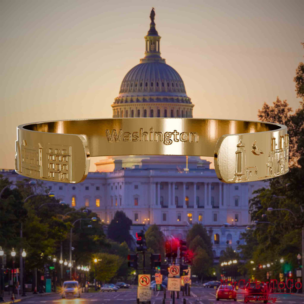 Innenseite eines vergoldeten Armreifs mit Reliefs bekannter Sehenswürdigkeiten der Stadt Washington und einer Gravur des Stadtnamens. Den Hintergrund bildet eine Ansicht der Stadt Washington.