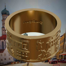 Ring aus vergoldetem Edelstahl mit Reliefs bekannter Sehenswürdigkeiten der Stadt Augsburg und einer Gravur des Stadtnamens auf der Innenseite. Den Hintergrund bildet eine Ansicht der Stadt Augsburg.