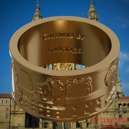 Ring aus vergoldetem Edelstahl mit Reliefs bekannter Sehenswürdigkeiten und Wahrzeichen auf dem Jakobsweg und der Gravur 
