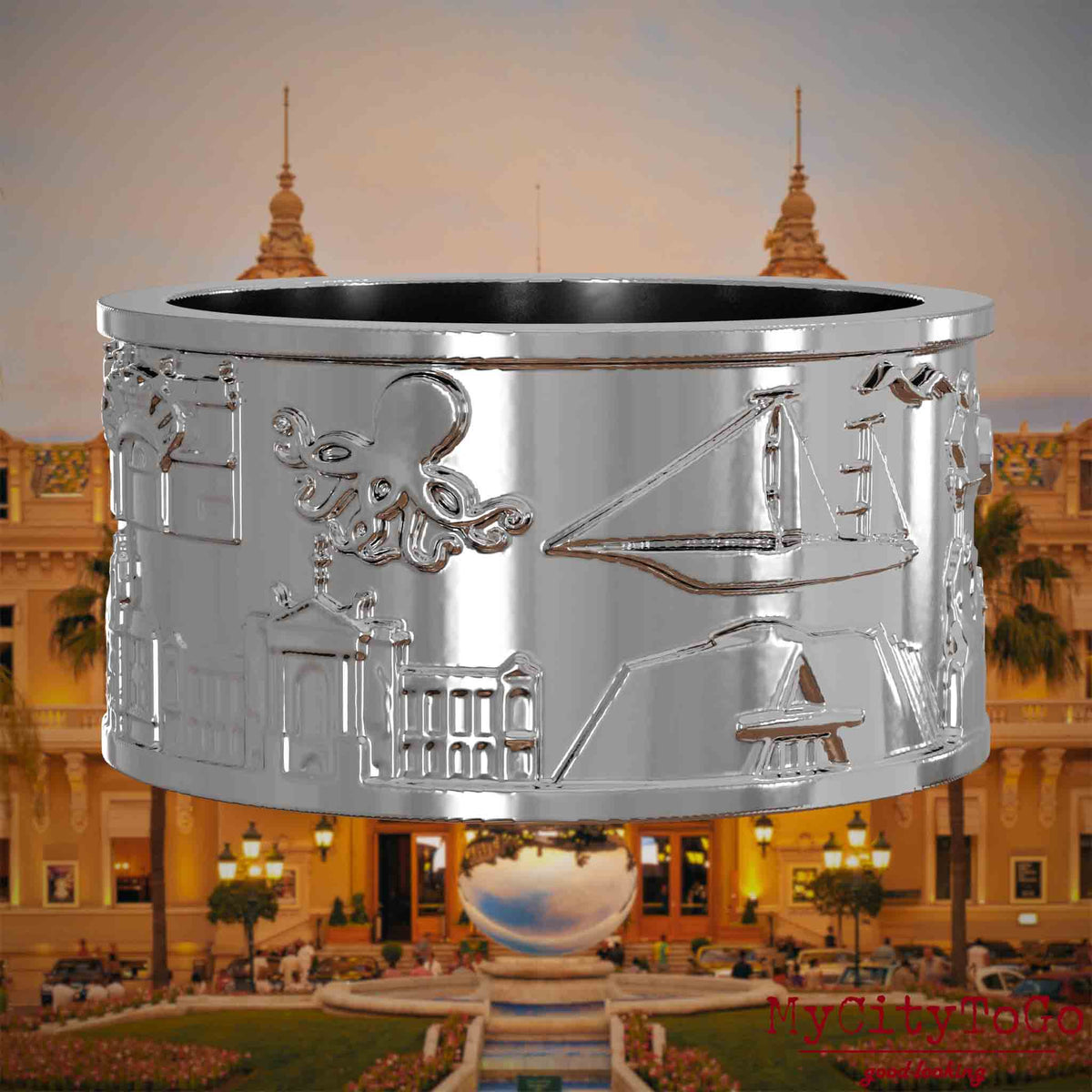 Silberner Ring mit Reliefs bekannter Sehenswürdigkeiten der Stadt Monte Carlo. Den Hintergrund bildet eine Ansicht der Stadt Monte Carlo.