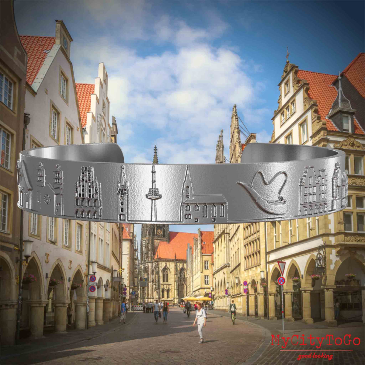 Armreif aus Edelstahl mit Reliefs bekannter Sehenswürdigkeiten der Stadt Muenster. Den Hintergrund bildet eine Ansicht der Stadt Muenster.