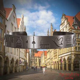 Armreif aus Titan mit Reliefs bekannter Sehenswürdigkeiten der Stadt Muenster. Den Hintergrund bildet eine Ansicht der Stadt Muenster.