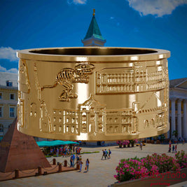 Vergoldeter Ring mit Reliefs verschiedener Motive der Stadt Karlsruhe. Den Hintergrund bildet eine Ansicht der Stadt Karlsruhe.